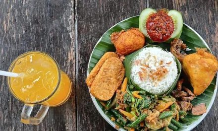 Sego Dalem Jadi Favorit Kuliner Malam Dekat Stasiun Pekalongan