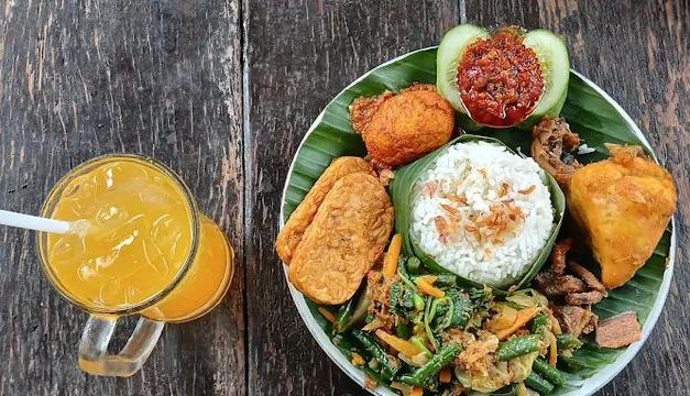 Sego Dalem Jadi Favorit Kuliner Malam Dekat Stasiun Pekalongan