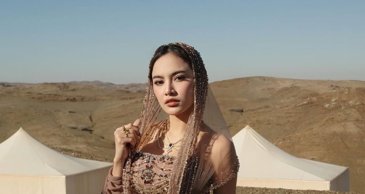 Gaya Elegan Mahalini Raharja Saat Kondangan di Marrakech