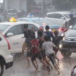 Tips Aman Menjaga Kesehatan Anak Setelah Kehujanan