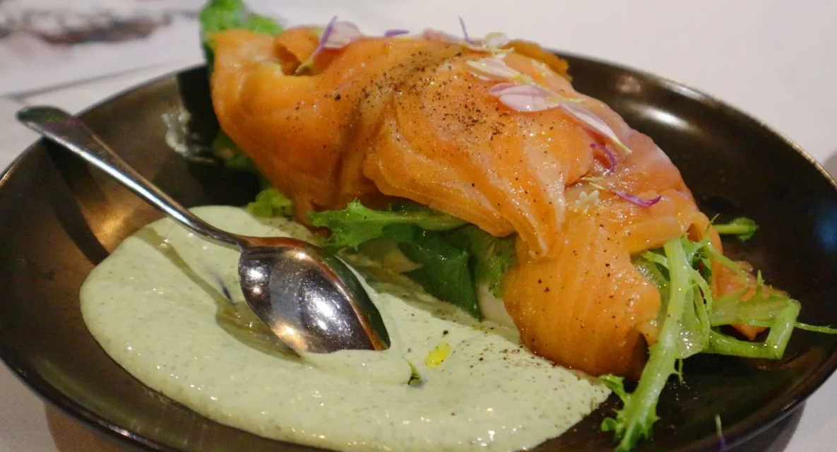 Perbandingan Nutrisi Salmon dan Ayam untuk Diet Seimbang