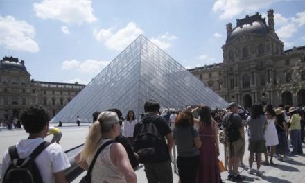 Louvre Terseret Skandal Penipuan Tiket 10 Juta Euro