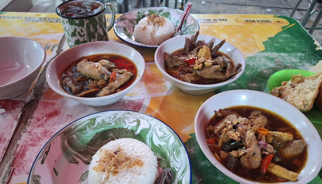 Tempat Sahur di Solo Dapur Mamiku by Viens Buka Sampai Subuh