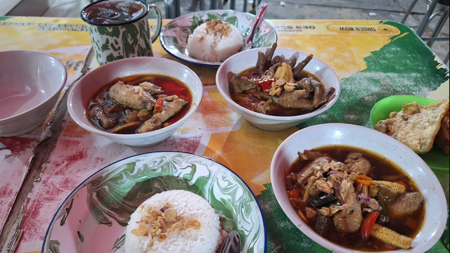 Tempat Sahur di Solo Dapur Mamiku by Viens Buka Sampai Subuh