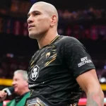 Alex Pereira Melepas Gelar UFC Kelas Berat Ringan Bersiap Kelas