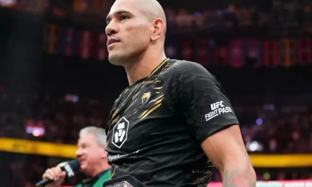 Alex Pereira Melepas Gelar UFC Kelas Berat Ringan Bersiap Kelas