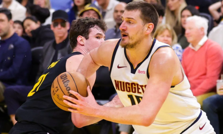 Nikola Jokic Bawa Denver Nuggets Menang Phoenix Suns di NBA