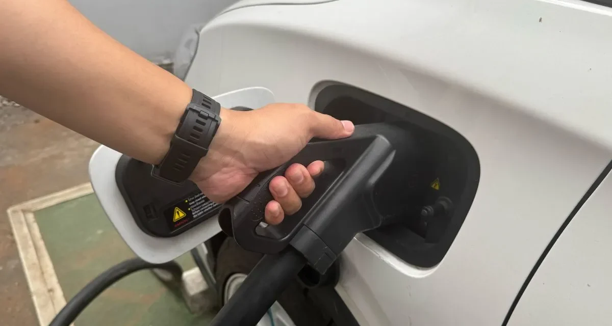 Robot Charger EV Portabel di China: Solusi Pengisian Daya Praktis