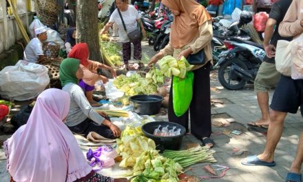 Lebaran Topat di Mataram: Harmoni Tradisi, Spiritualitas, Ekonomi