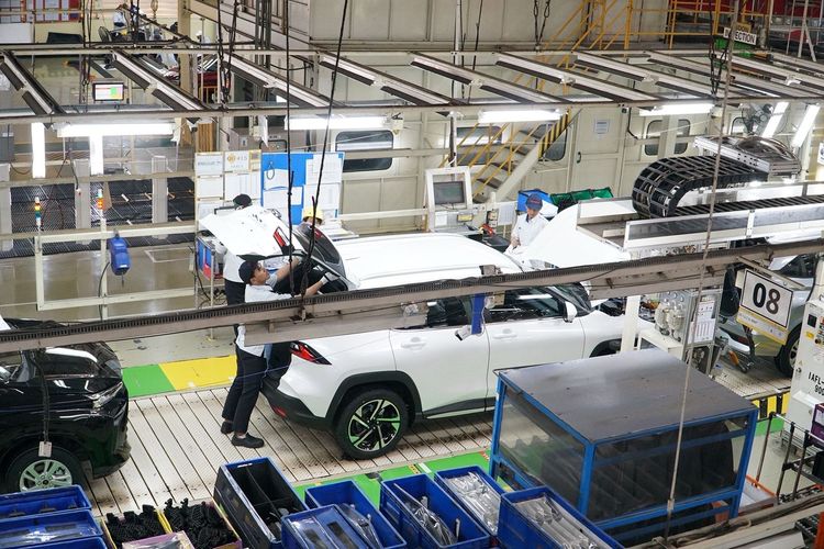 Strategi Toyota Menghadapi Tekanan Global Persaingan Teknologi