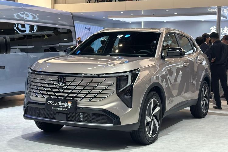 SUV Hybrid Modern dengan Performa Tangguh dan Fitur Premium