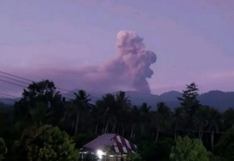 Erupsi Gunung Dukono Kembali , Abu Vulkanik Capai 1,4 Kilometer
