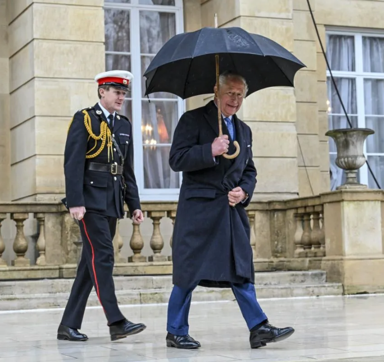 Raja Charles III 