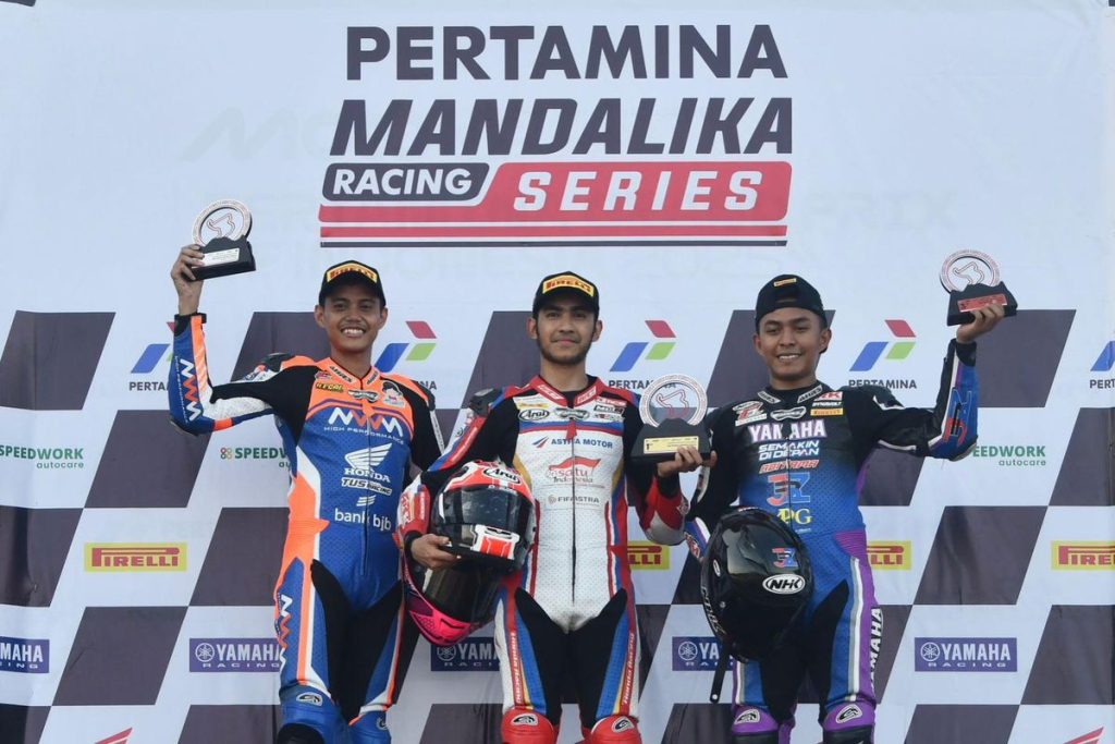 Aksi pembalap saat berlaga di Kejurnas Pertamina Mandalika Racing Series 2026