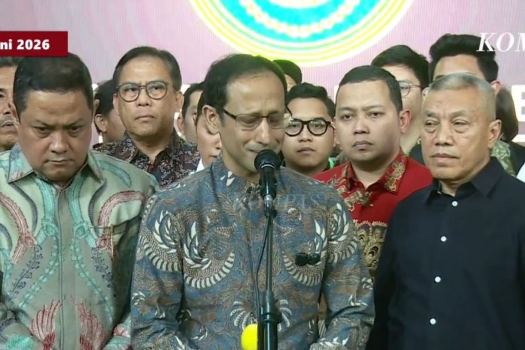 Nadiem Makarim menyampaikan pernyataan usai divonis 10 tahun penjara dalam kasus korupsi pengadaan laptop Chromebook