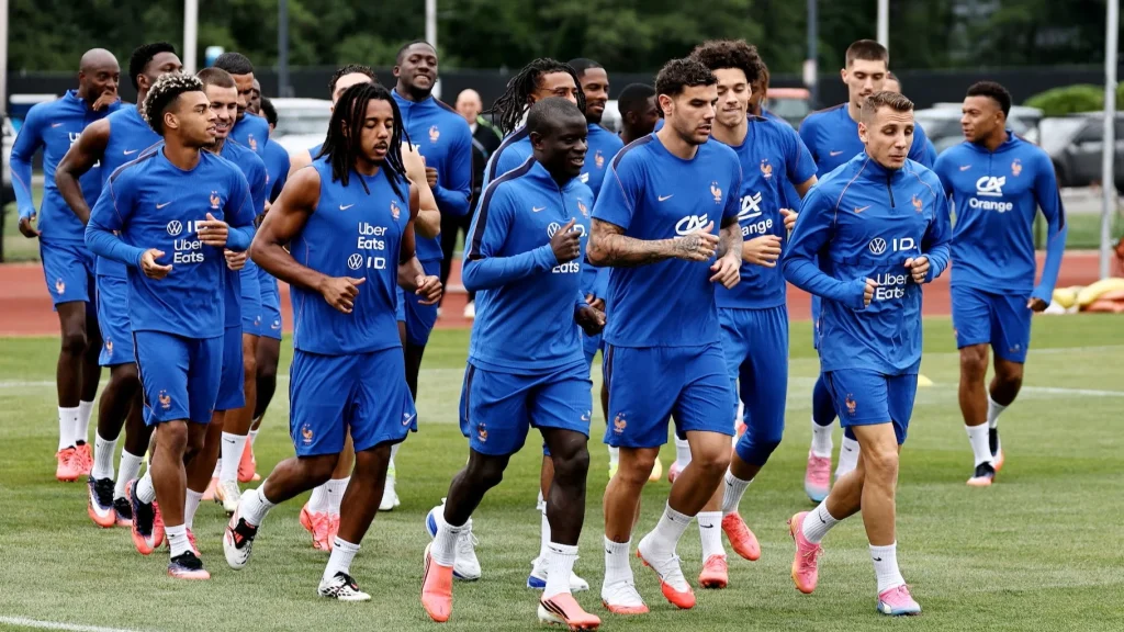 Bek Timnas Prancis Ibrahima Konate saat memberikan pernyataan jelang laga semifinal Piala Dunia 2026 melawan Spanyol.