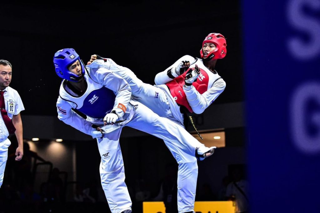 Atlet Taekwondo Indonesia bersiap bertanding pada Asian Taekwondo Indonesia Open Championships 2026 di Tennis Indoor GBK Jakarta.