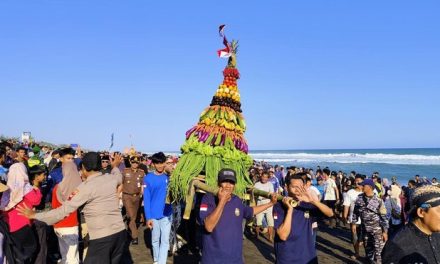 Merti Jaladri Jatimalang, Tradisi Larung Laut yang Penuh Syukur