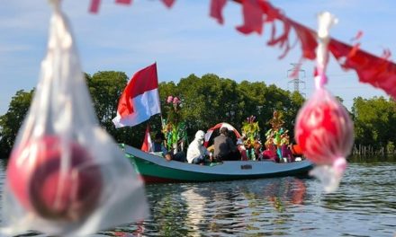 Tradisi Maulid Perahu Semarakkan Rammang-rammang, 61 Jolloro Hiasi Sungai Karst Maros
