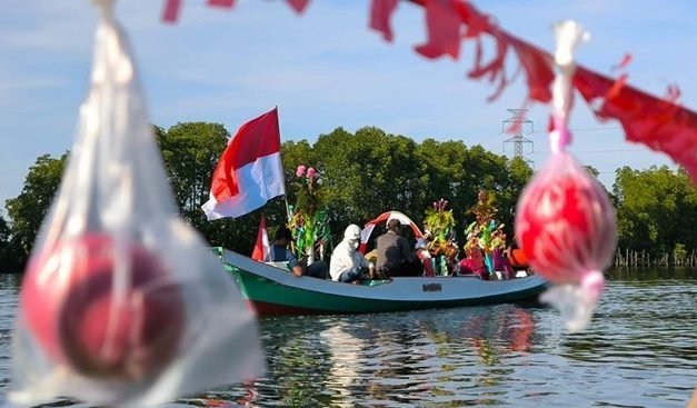 Tradisi Maulid Perahu Semarakkan Rammang-rammang, 61 Jolloro Hiasi Sungai Karst Maros