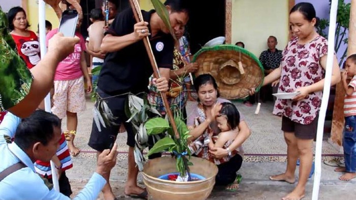 Nahunan Dayak Ngaju Tradisi Sakral Pemberian Nama Bayi Penuh Makna Spiritual