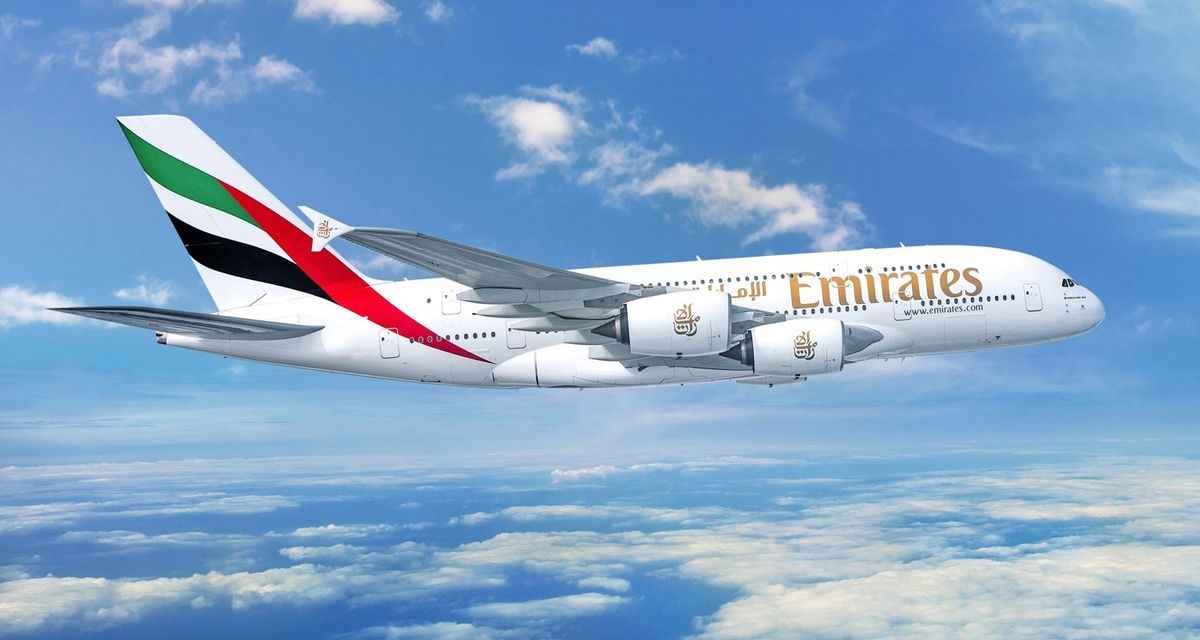 Penumpang Emirates Terjebak 10 Jam di Pesawat Akibat Gangguan AC dan Cuaca Buruk
