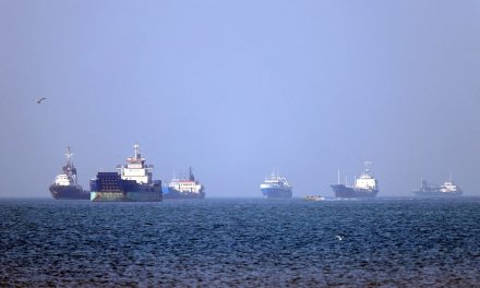 Lalu Lintas Selat Hormuz Anjlok 90 Persen di Tengah Risiko Keamanan