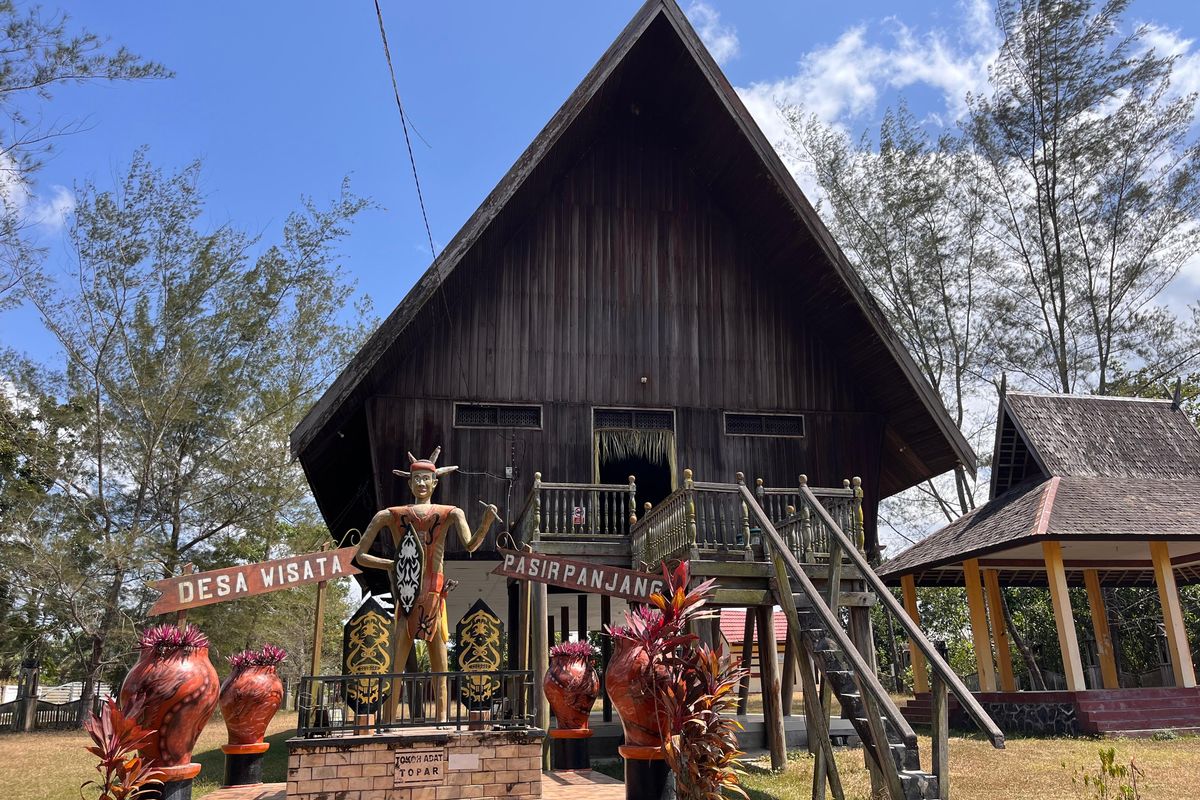 Rumah Adat Betang Pasir Panjang