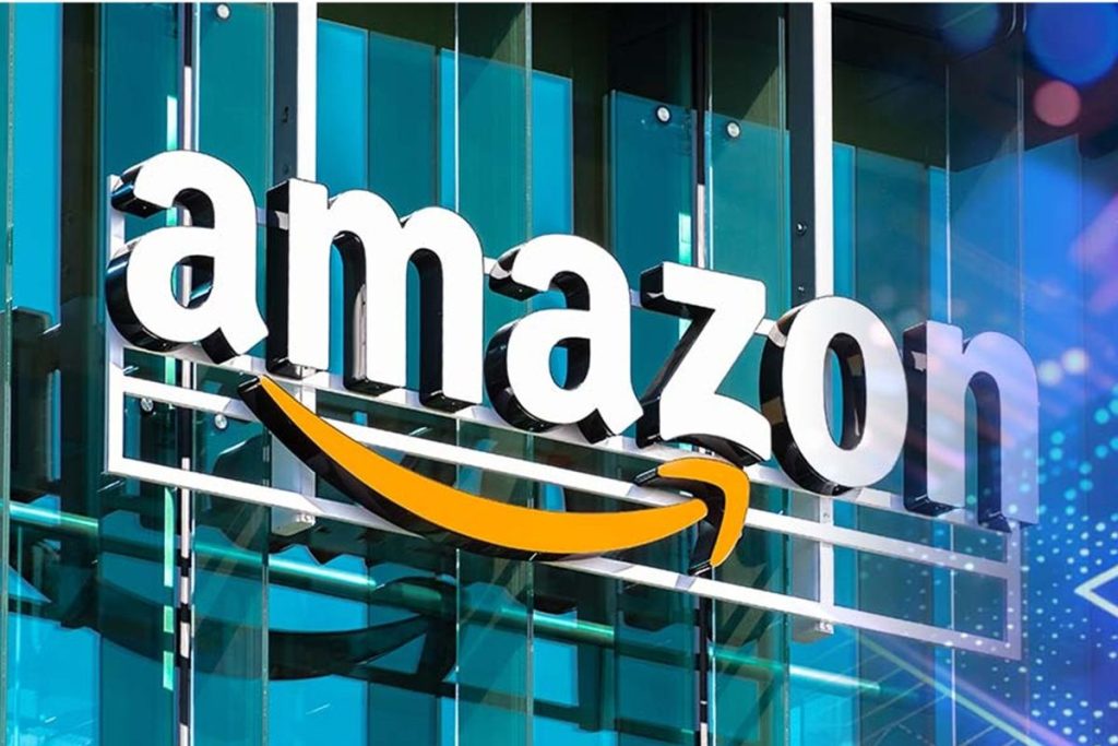 Ilustrasi logo Amazon dengan grafik kenaikan saham dan visual pusat data AI yang melambangkan kapitalisasi pasar 3 triliun dollar AS.