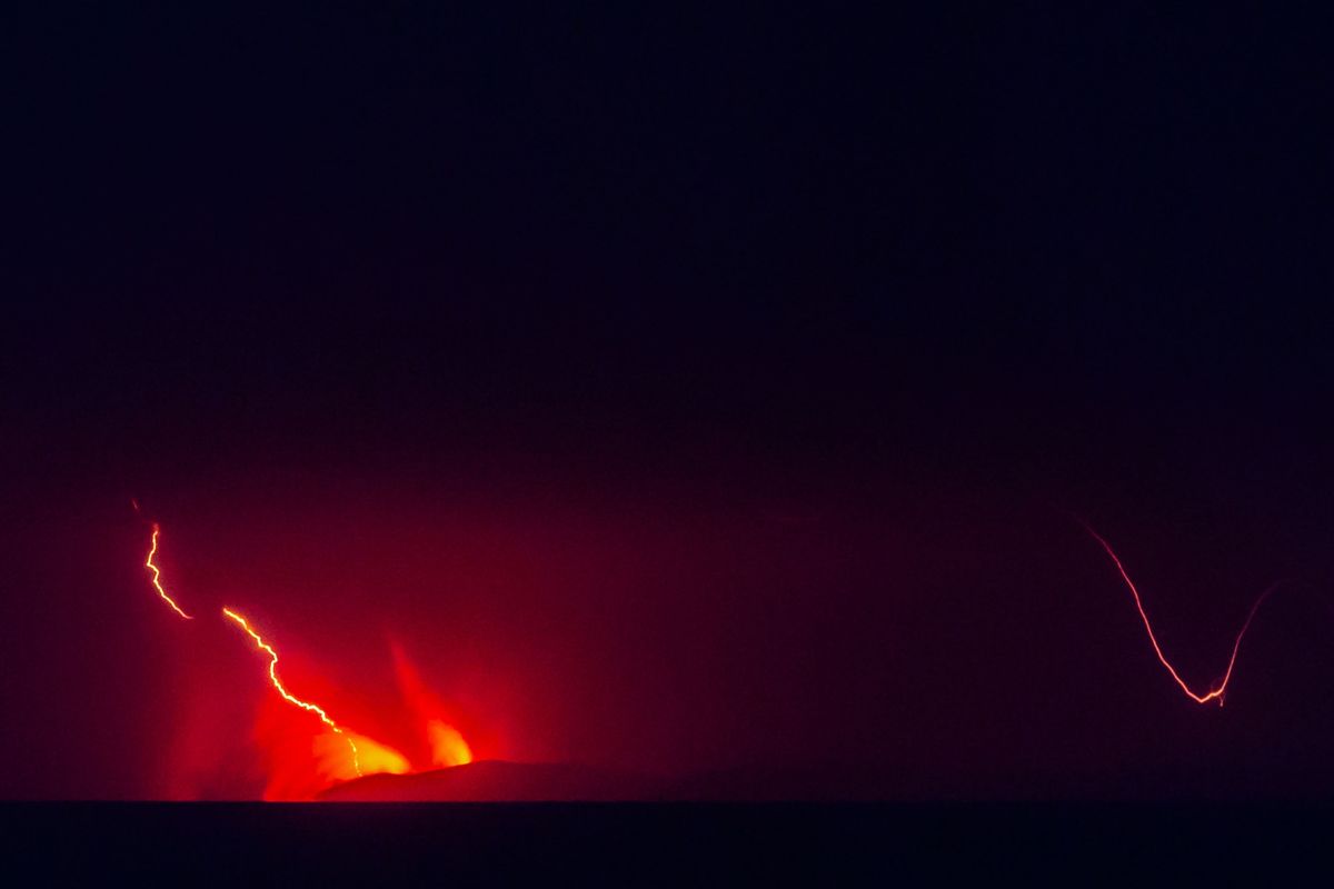 Abu Vulkanik Anak Krakatau