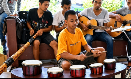 Iqbal Sanggo Rawat Budaya Sumbawa Lewat Musik Etnik Modern